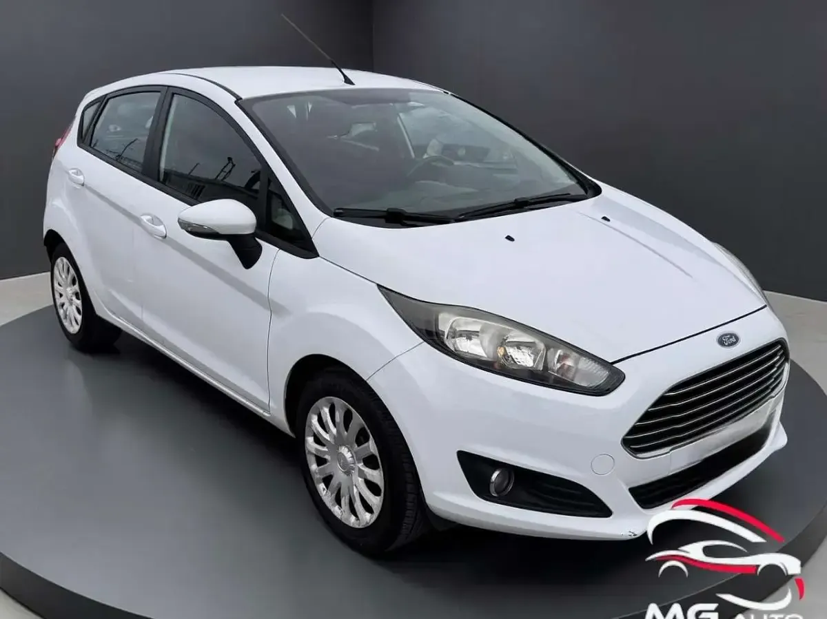 Usata Ford Fiesta Titanium 92 CV (67 kW) 2013 Bianco Berlina