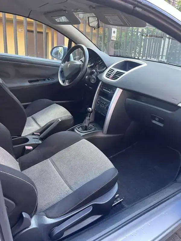 Usata Peugeot 207 CC 109 CV (80 kW) 2007 Argento Cabrio