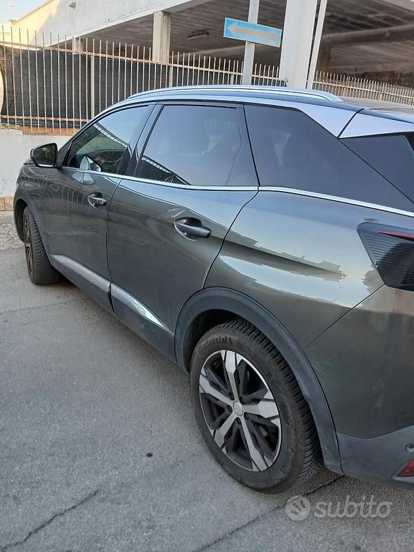 Usata Peugeot 3008 Business-Line 120 CV (88 kW) 2017 Verde SUV