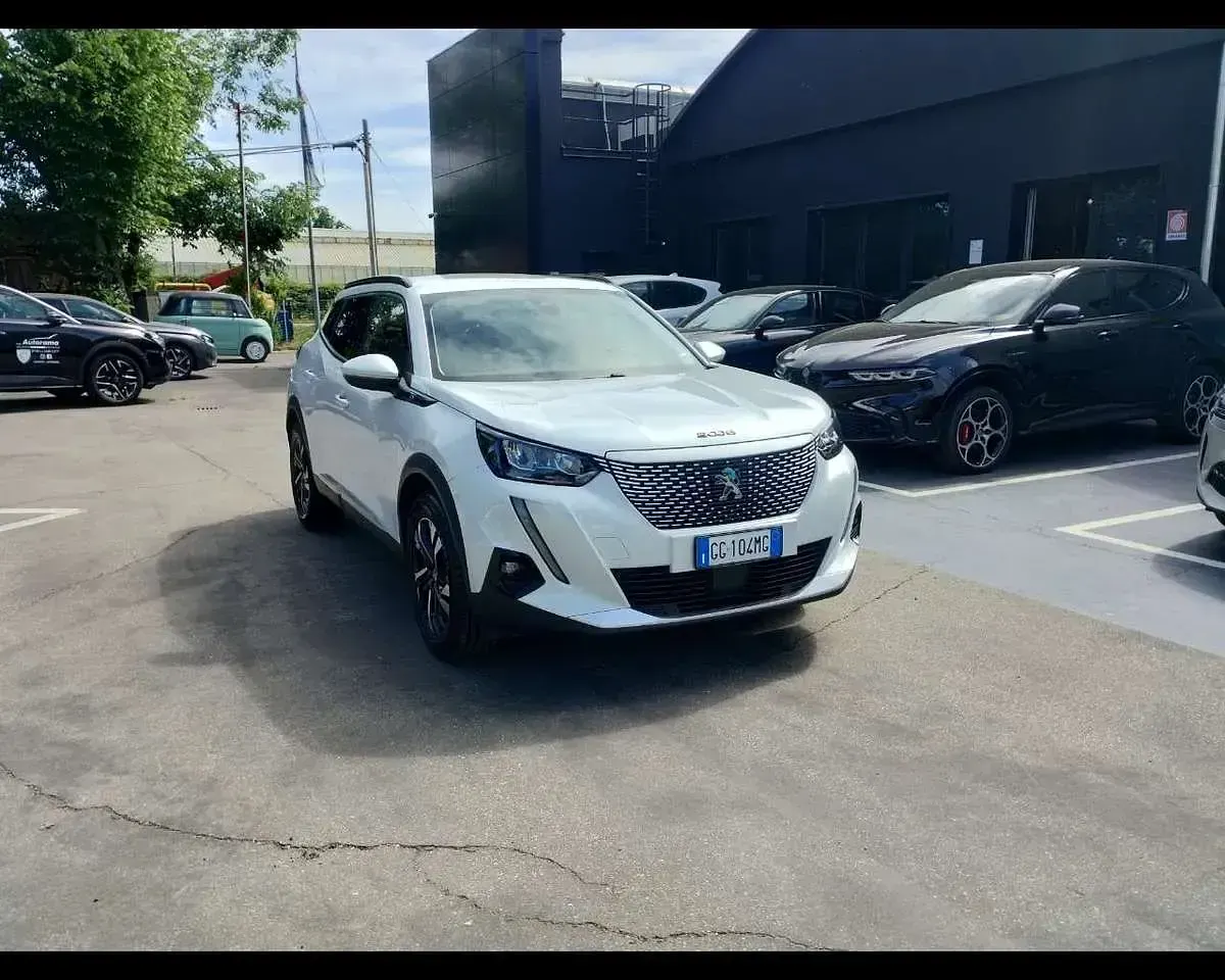 Begagnad Peugeot e-2008 Allure 56 kW (77 HK) 2021 Vit SUV
