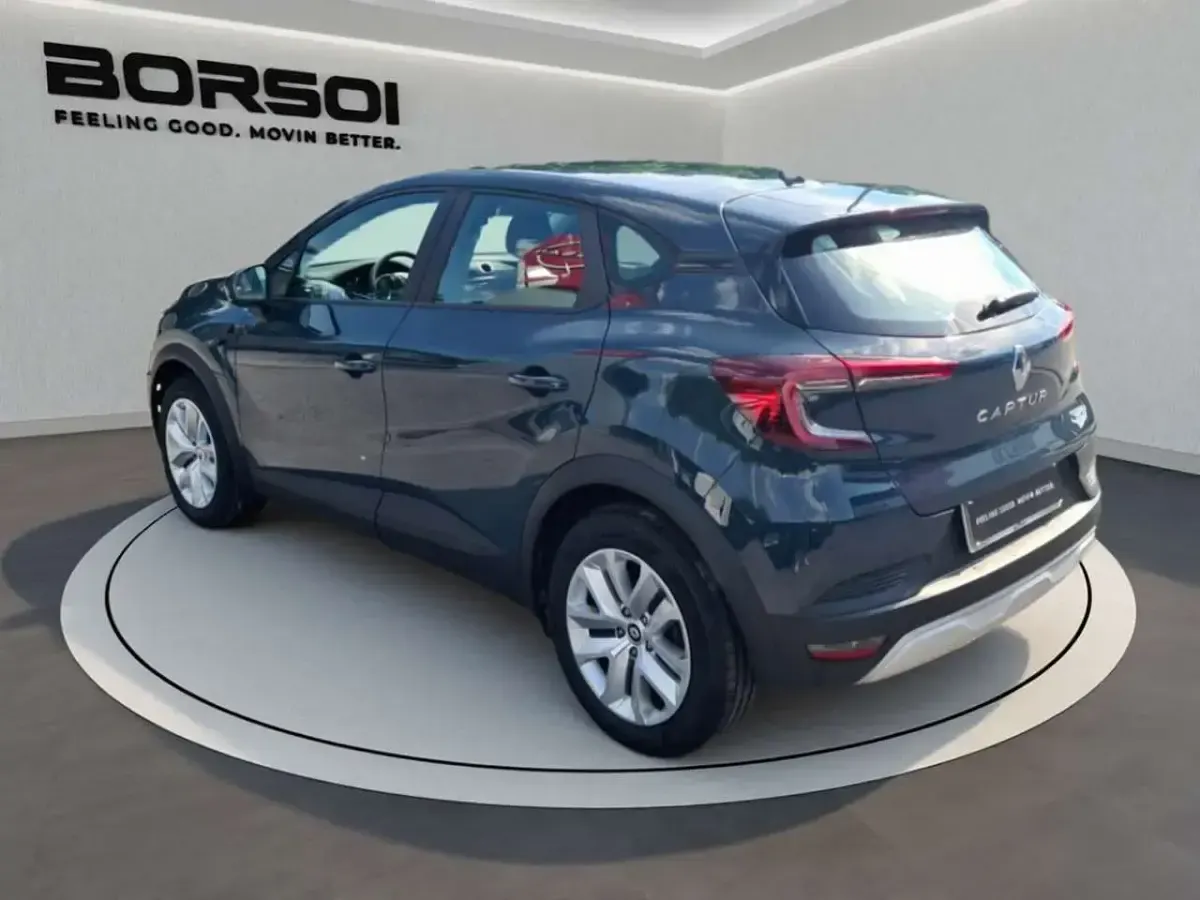 Usata Renault Captur Evolution 94 CV (69 kW) 2023 Bic. blu marine/tetto grigio SUV