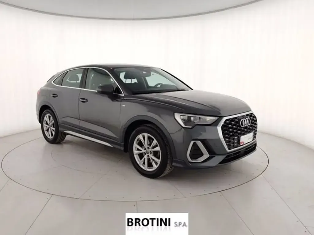 Usata Audi Q3 Sportback S-Line 150 CV (110 kW) 2020 Grigio metallizzato SUV
