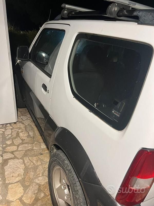 Usata Suzuki Jimny 80 CV (58 kW) 2002 Bianco SUV