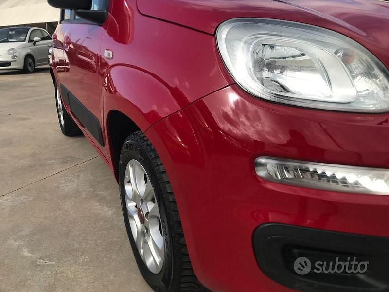 Usata Fiat Panda Lounge 69 CV (50 kW) 2013 Rosso Utilitaria