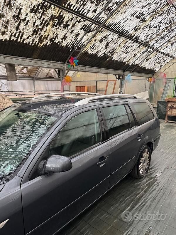 Begagnad Ford Mondeo 131 HK (96 kW) 2004 Blå Halvkombi