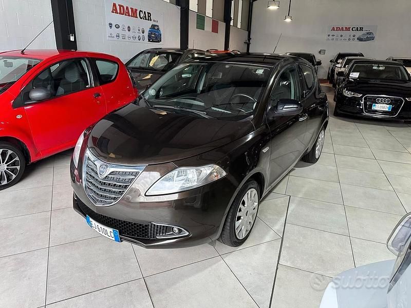 Usata Lancia Ypsilon Silver 69 CV (50 kW) 2011 Marrone Utilitaria