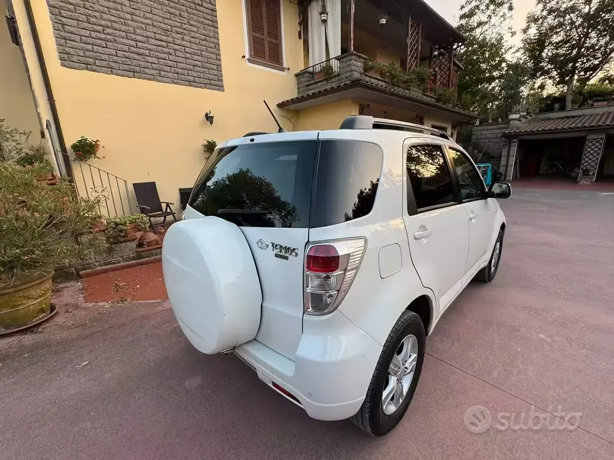 Usata Daihatsu Terios 102 CV (75 kW) 2011 Bianco SUV