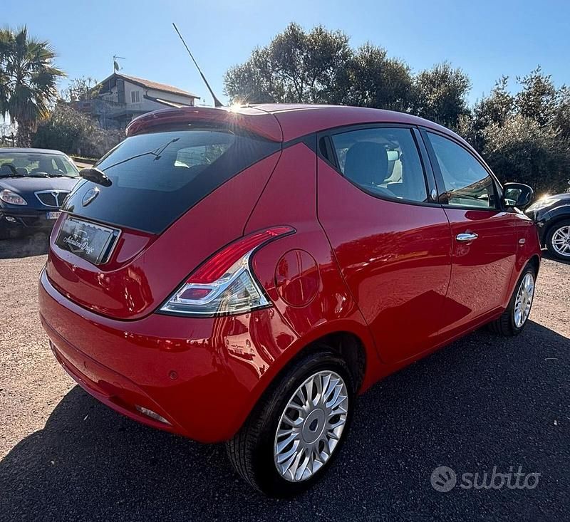 Usata Lancia Ypsilon Gold 69 CV (50 kW) 2017 Rosso Utilitaria