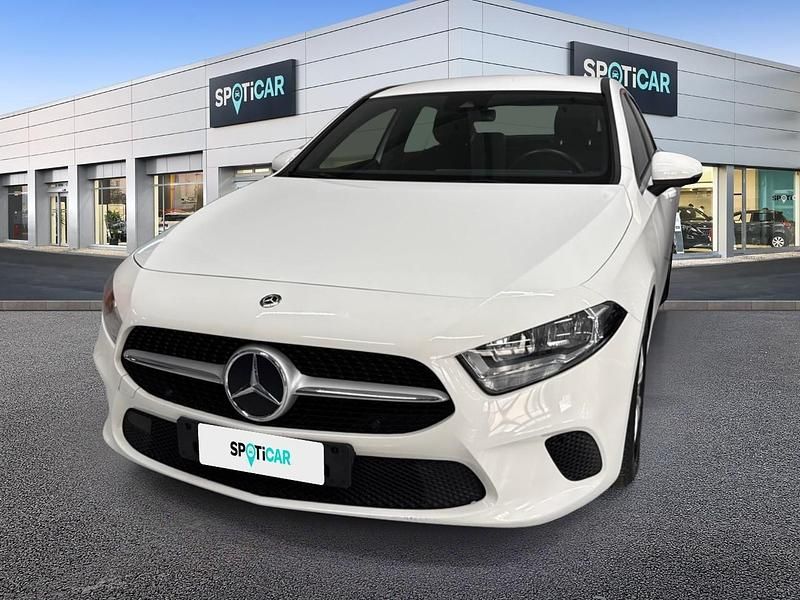 Usata Mercedes A180 Business 116 CV (85 kW) 2020 Bianco Utilitaria