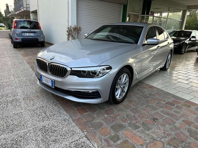 Usata BMW 530e Luxury Line 184 CV (135 kW) 2019 Argento Berlina
