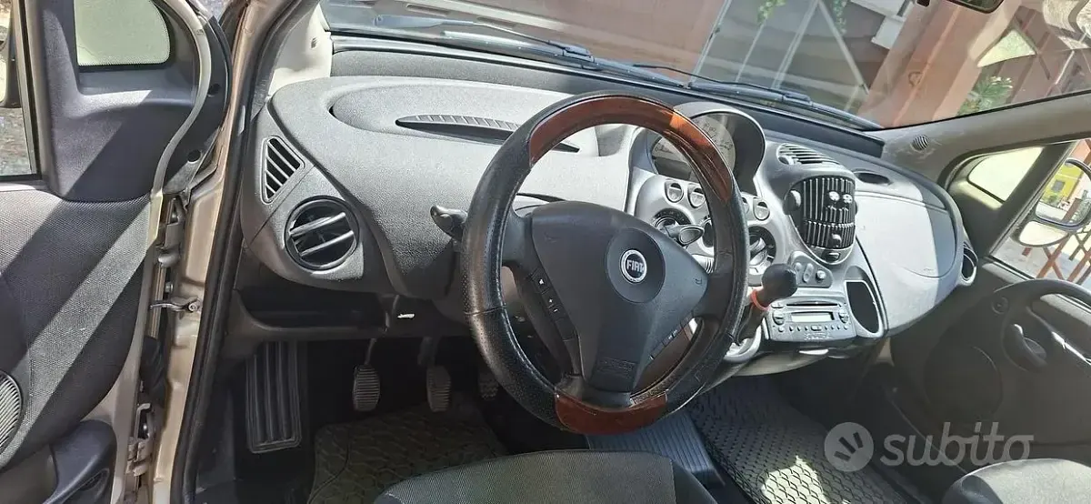 Usata Fiat Multipla 103 CV (75 kW) 2008 Giallo Monovolume