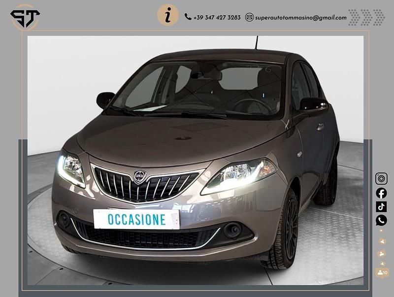Usata Lancia Ypsilon Silver 69 CV (50 kW) 2023 Grigio Utilitaria
