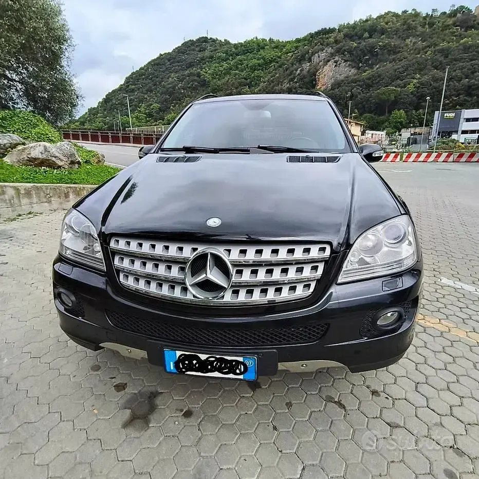 Usata Mercedes ML320 190 CV (139 kW) 2007 Nero SUV