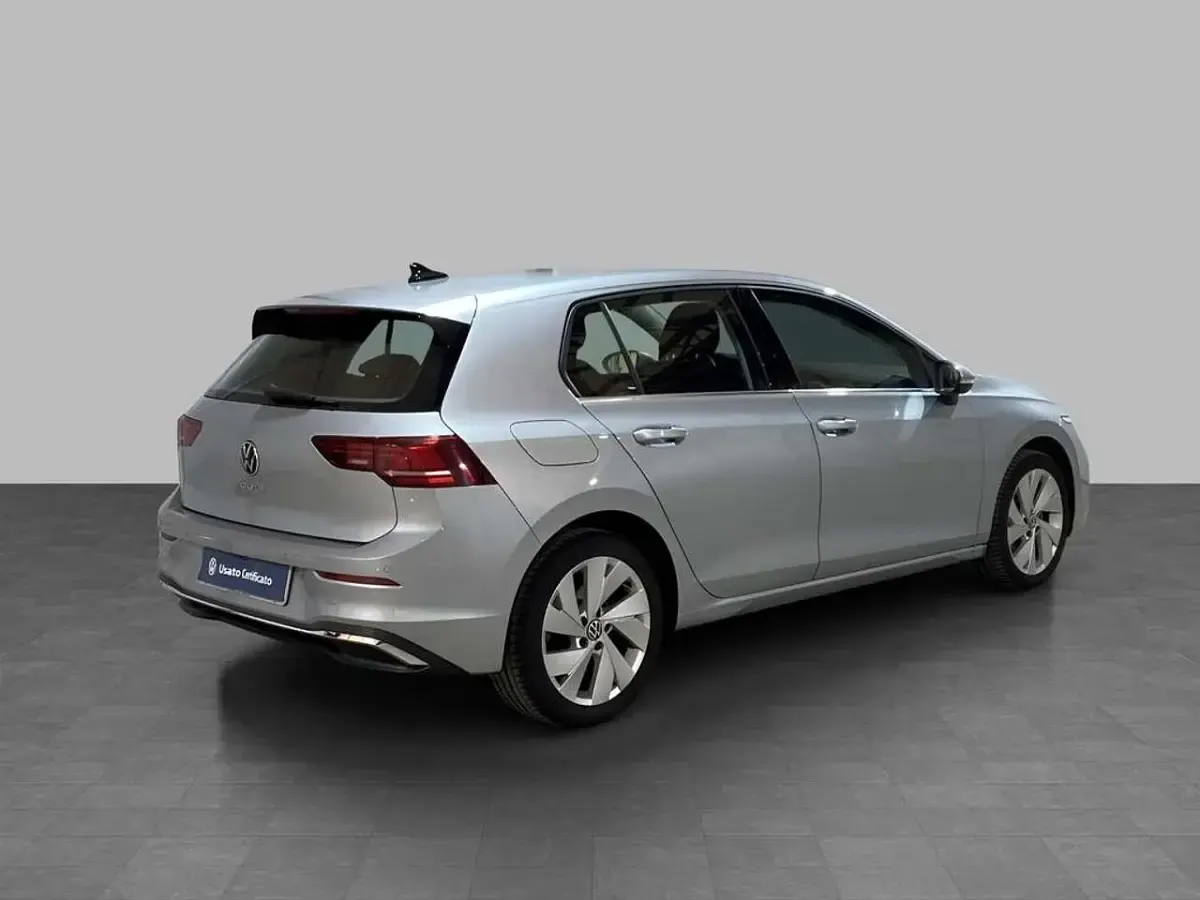 Usata VW Golf VIII Style 150 CV (110 kW) 2025 Dolomite silver metallizzato Berlina
