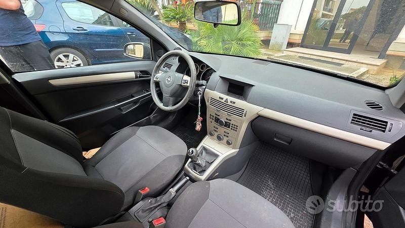 Usata Opel Astra 101 CV (74 kW) 2008 Nero Station wagon