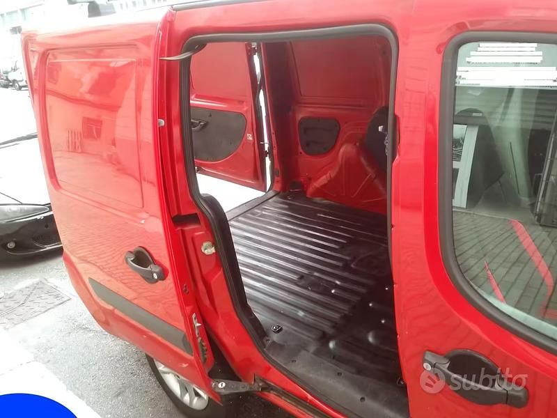 Usata Fiat Doblò Active 120 CV (88 kW) 2009 Rosso Monovolume