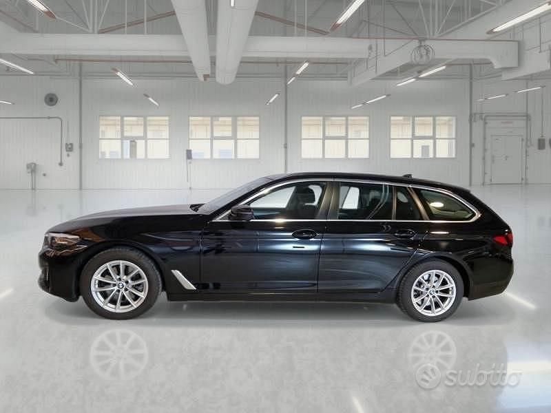 Usata BMW 518 Efficient Dynamics 150 CV (110 kW) 2022 Nero Station wagon