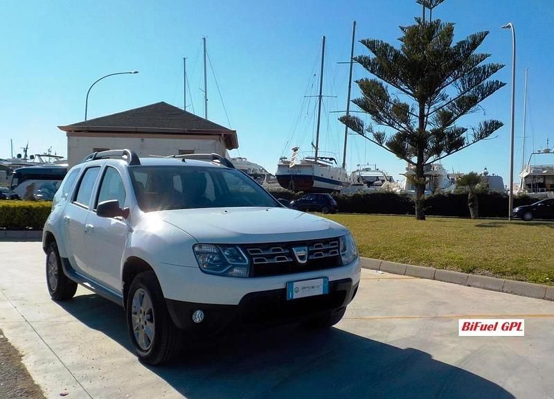 Usata Dacia Duster Lauréate 115 CV (84 kW) 2016 Bianco SUV
