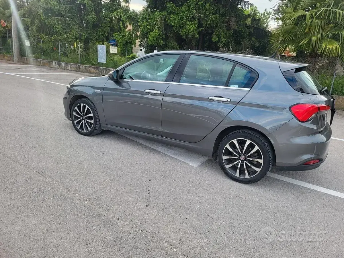Usata Fiat Tipo 120 CV (88 kW) 2017 Grigio Station wagon