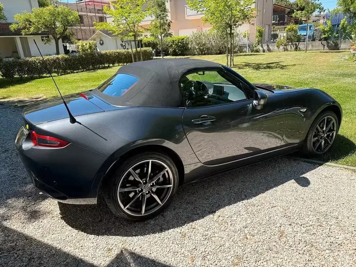 Usata Mazda MX5 160 CV (117 kW) 2017 Grigio Cabrio