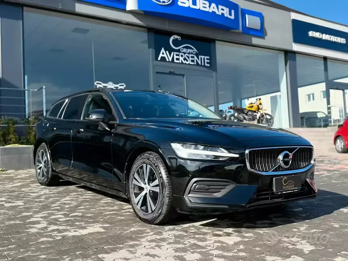 Usata Volvo V60 Business Edition 150 CV (110 kW) 2019 Nero Station wagon