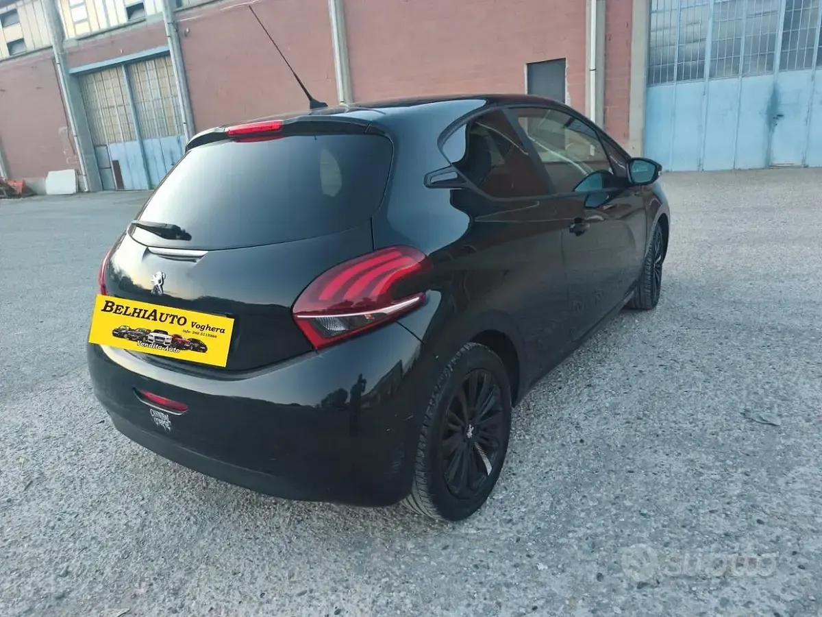 Usata Peugeot 208 83 CV (61 kW) 2018 Nero Utilitaria