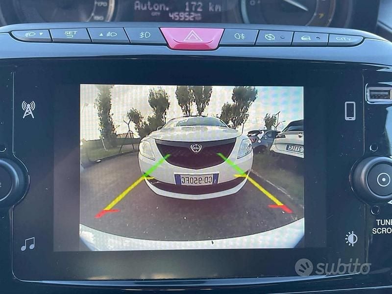 Usata Lancia Ypsilon Gold 69 CV (50 kW) 2023 Bianco Utilitaria