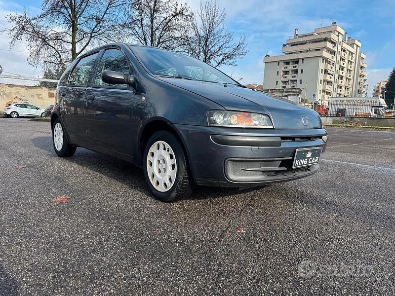 Usata Fiat Punto 60 CV (44 kW) 2001 Grigio Berlina