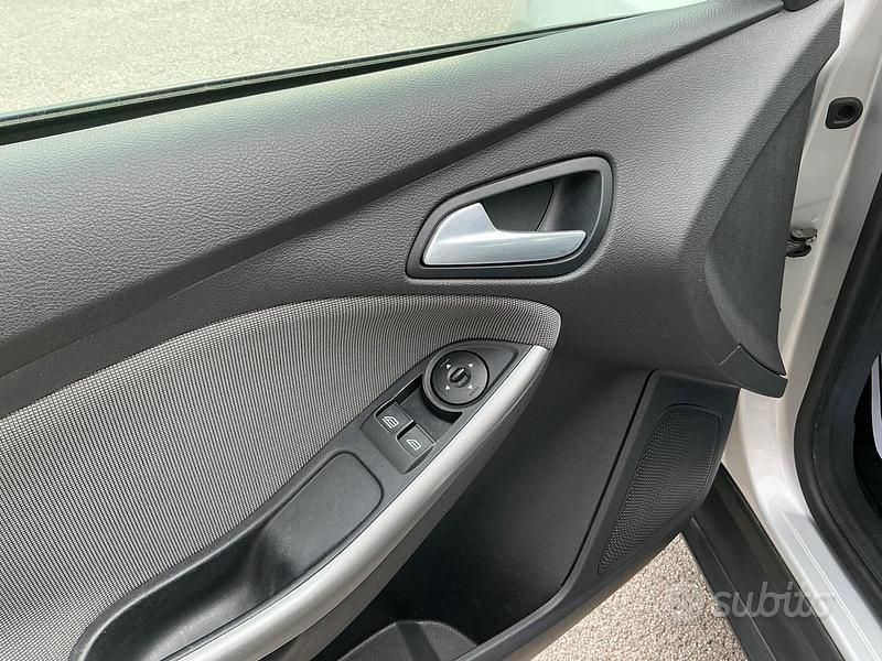 Usata Ford Focus 115 CV (84 kW) 2014 Grigio Station wagon