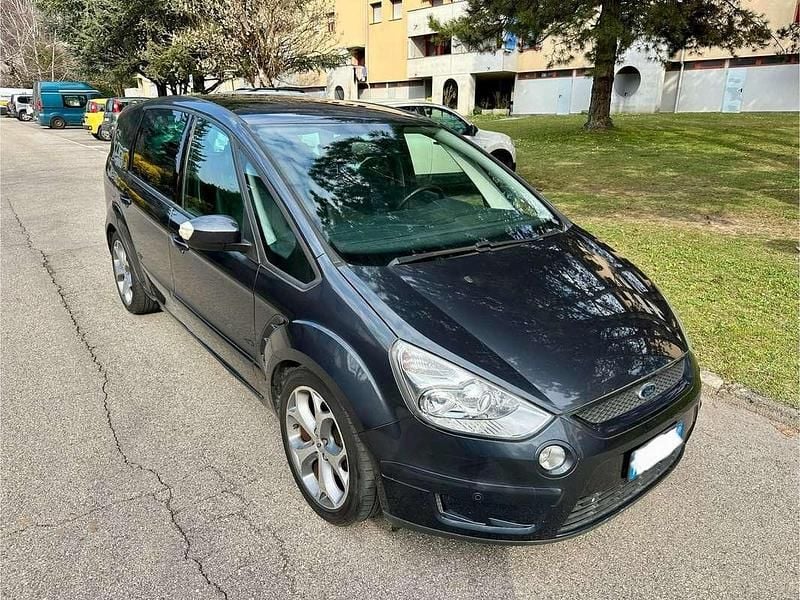 Usata Ford S-MAX Titanium 140 CV (102 kW) 2007 Nero Monovolume