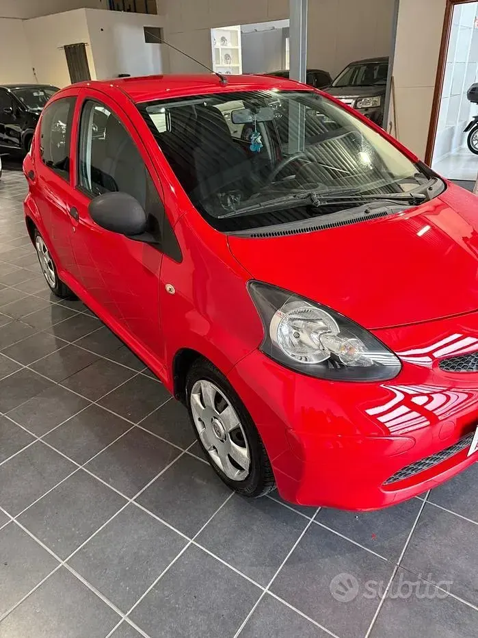 Usata Toyota Aygo 68 CV (50 kW) 2009 Rosso Utilitaria