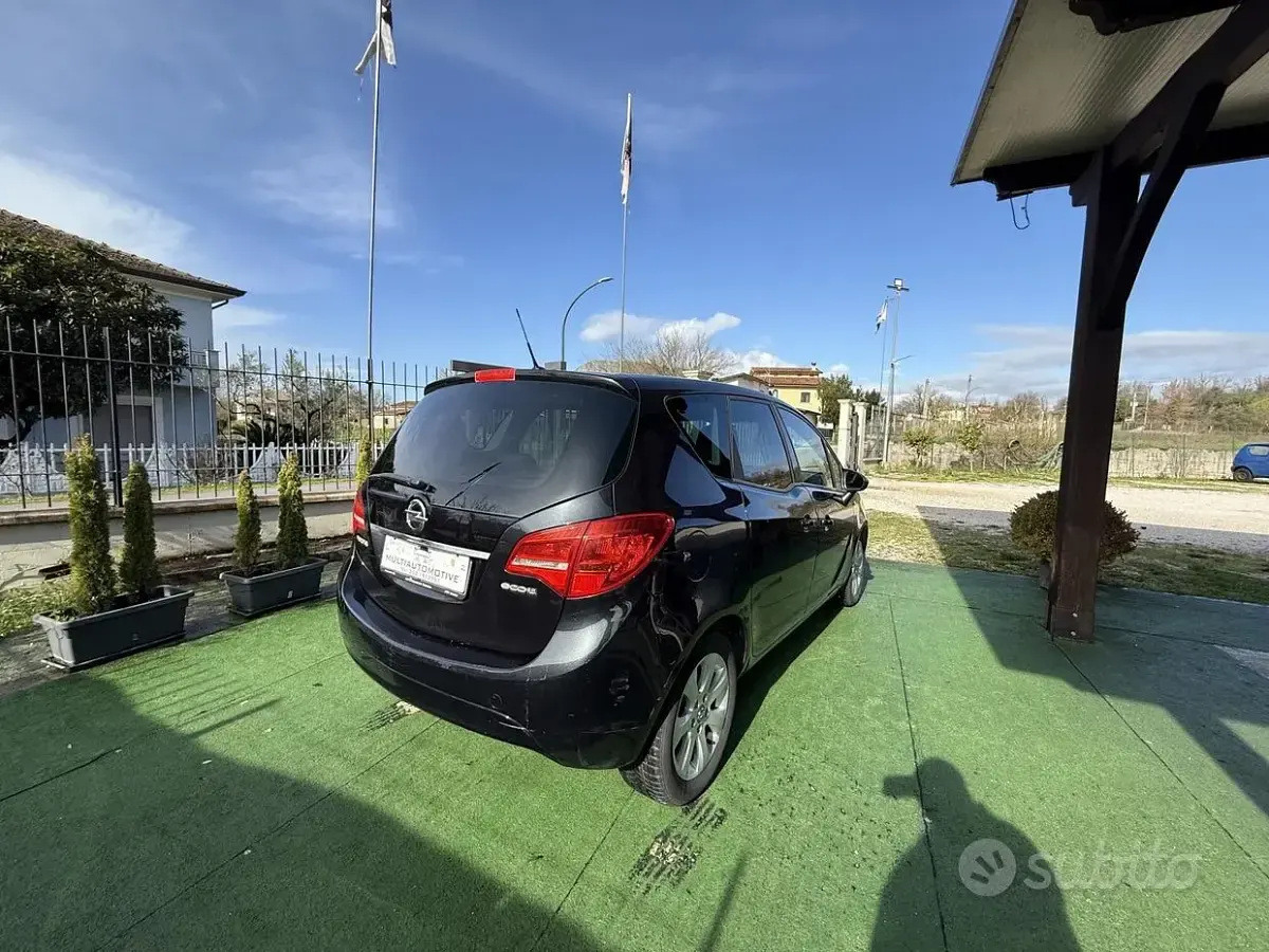 Usata Opel Meriva 95 CV (69 kW) 2013 Nero Monovolume