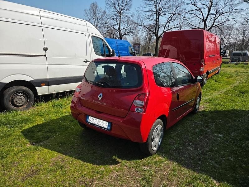 Usado Renault Twingo Dynamique 60 CV (44 kW) 2009 Rojo Utilitario