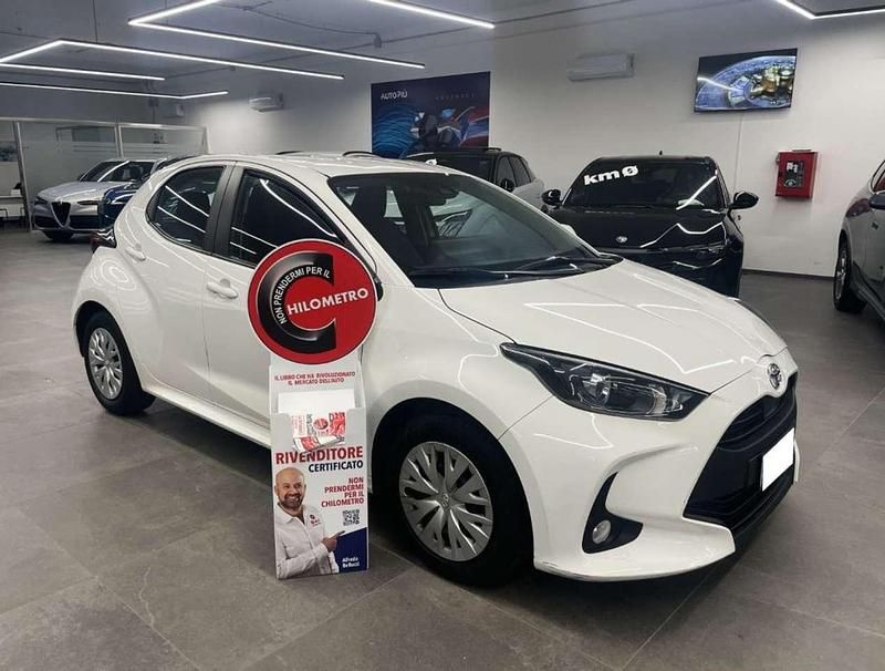 Usata Toyota Yaris Active 72 CV (52 kW) 2022 Bianco Berlina