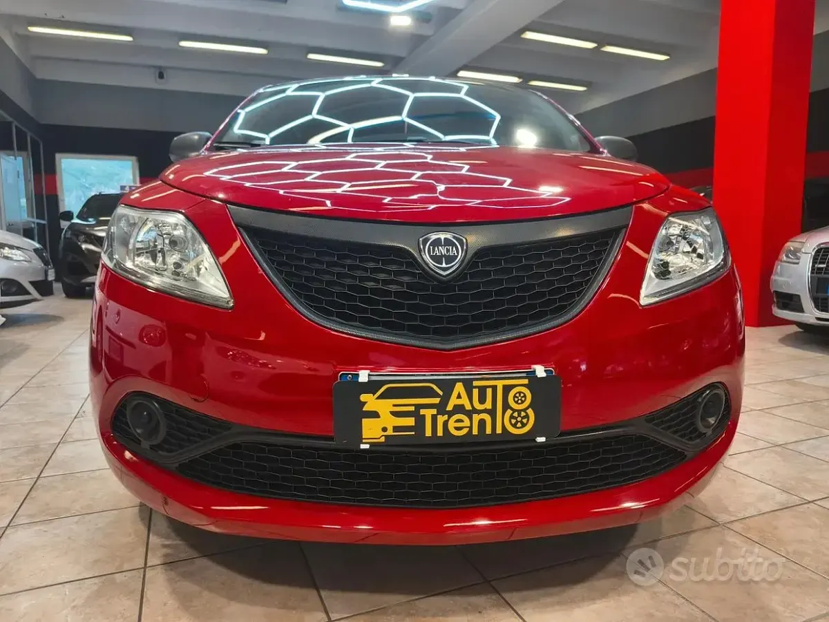 Usata Lancia Ypsilon Gold 69 CV (50 kW) 2018 Rosso Utilitaria