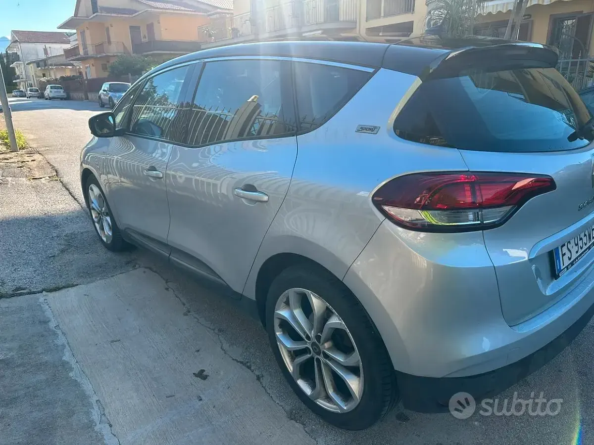 Usata Renault Scénic 110 CV (80 kW) 2019 Grigio Monovolume