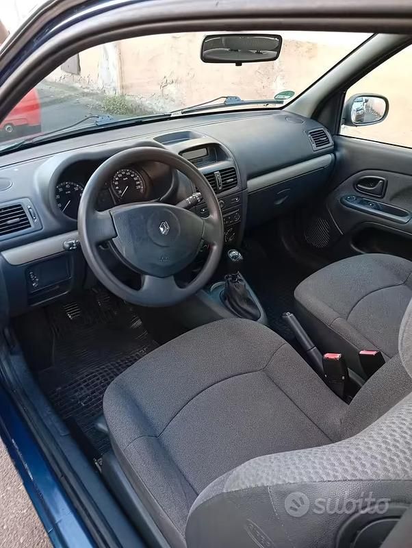 Usata Renault Clio II 2004 Blu Utilitaria