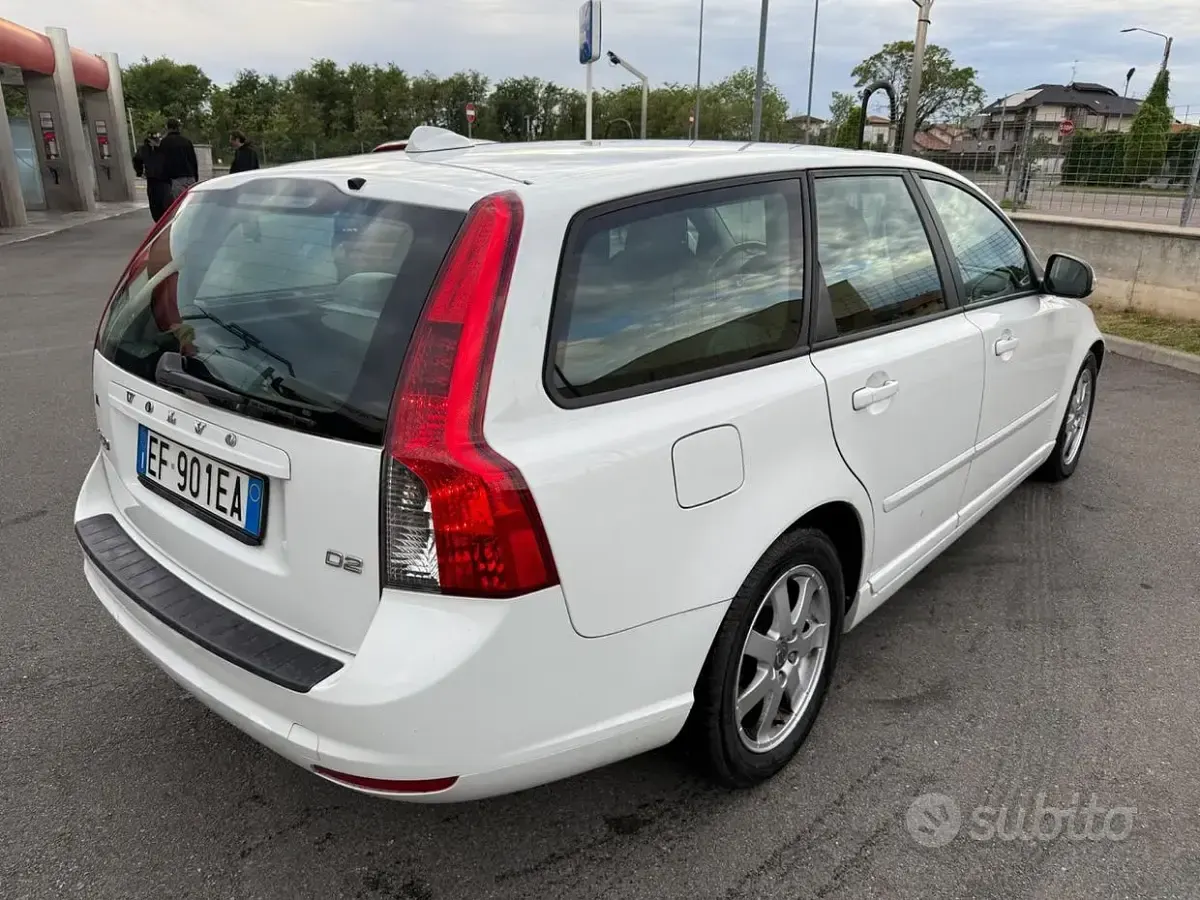 Usata Volvo V50 Plus 115 CV (84 kW) 2011 Bianco Station wagon