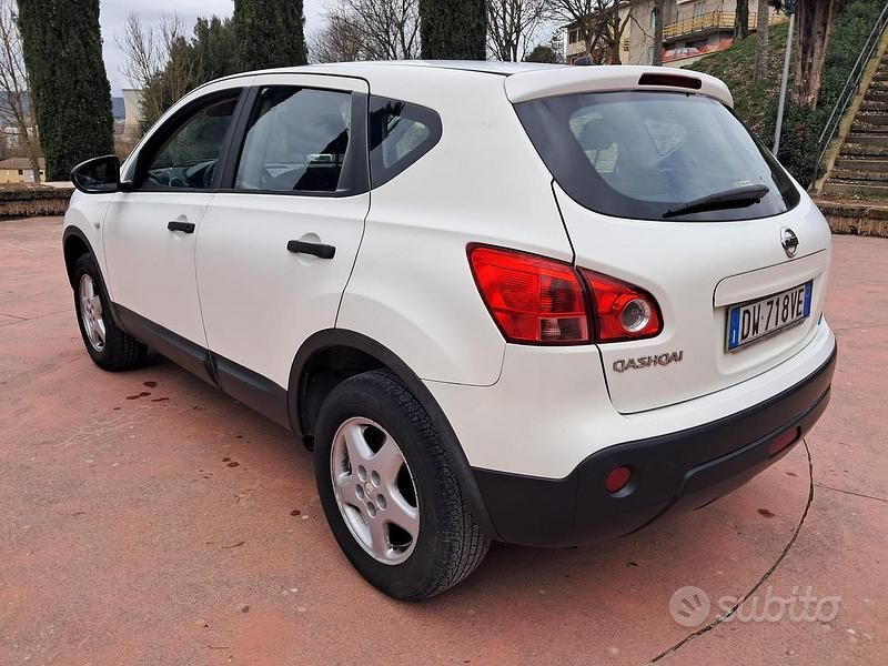 Usata Nissan Qashqai Tekna 106 CV (77 kW) 2009 Bianco SUV