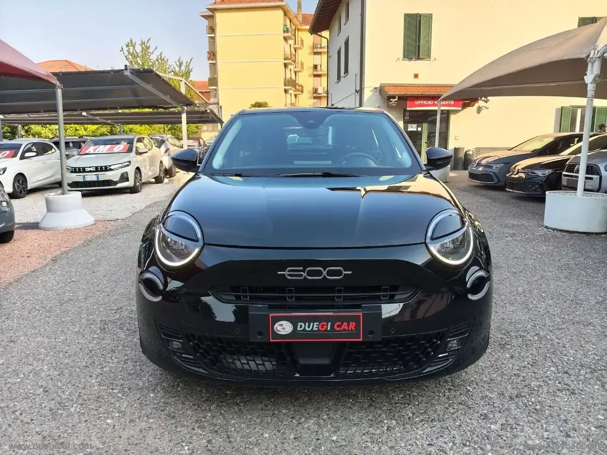 Usata Fiat 600 Pop 101 CV (74 kW) 2025 Nero SUV