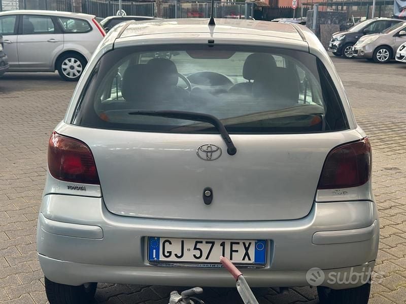 Usata Toyota Yaris Sol 75 CV (55 kW) 2005 Blu Berlina