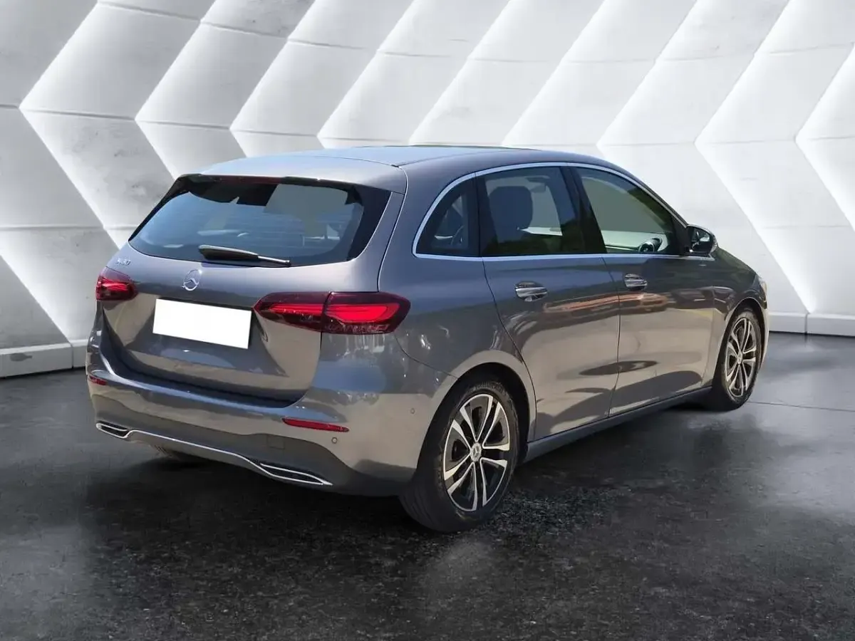 Usata Mercedes B180 Advanced 136 CV (100 kW) 2023 Grigio Utilitaria