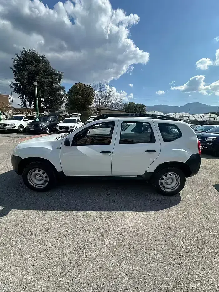 Usata Dacia Duster Lauréate 101 CV (74 kW) 2014 Bianco SUV