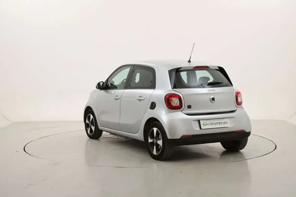 Usata Smart ForFour Electric Drive Passion 41 kW (56 CV) 2022 Argento Utilitaria