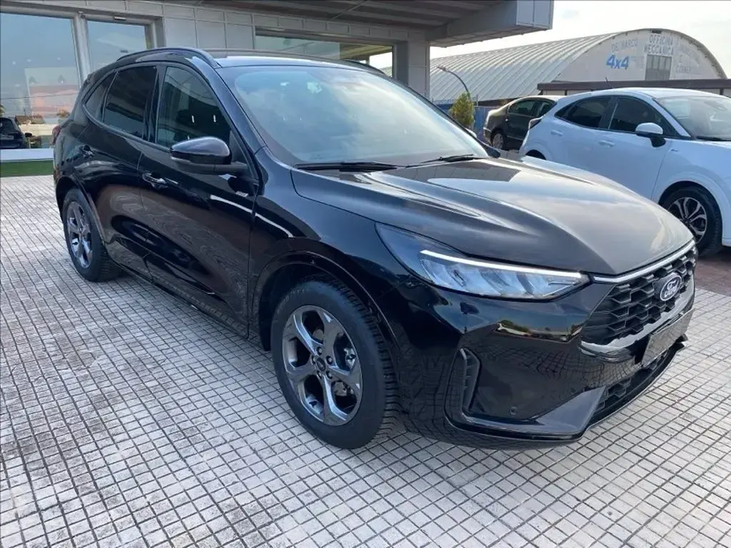 Usata Ford Kuga ST-Line 180 CV (132 kW) 2025 Agate black (metallizzato) SUV