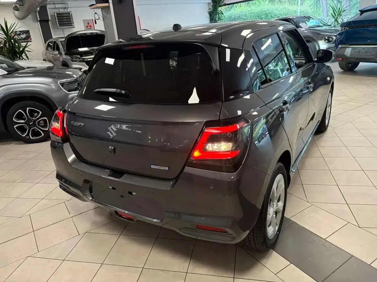 Neu Suzuki Swift 83 PS (61 kW) 2026 Grau Kleinwagen