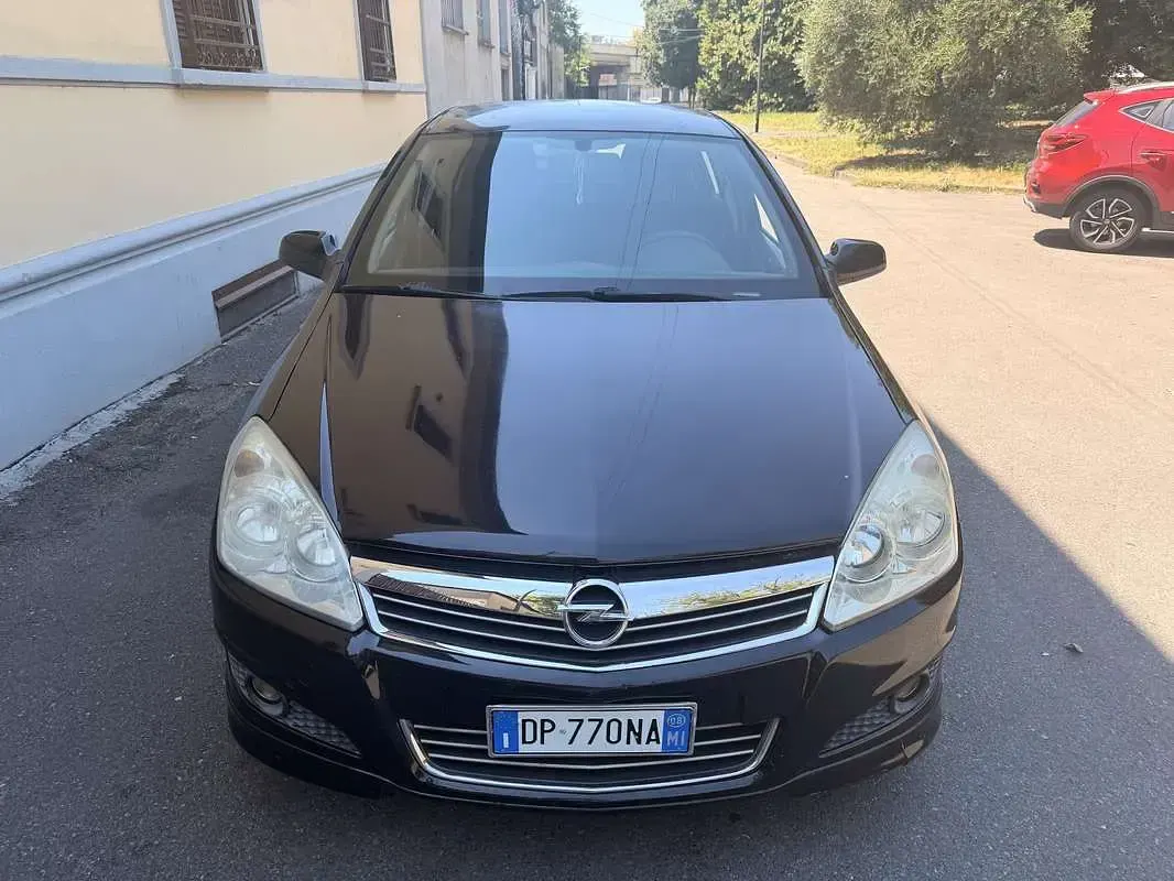 Usata Opel Astra Elegance 105 CV (77 kW) 2008 Berlina