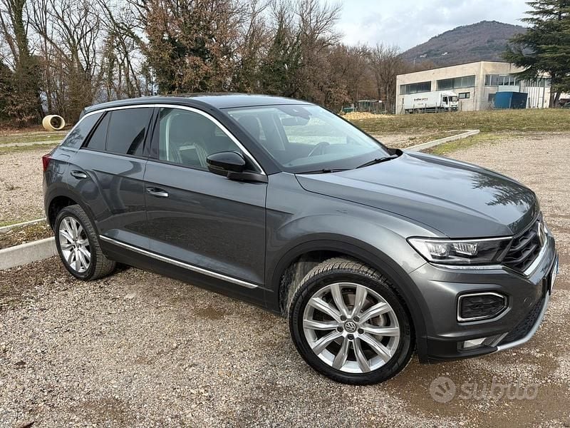 Usata VW T-Roc Style 116 CV (85 kW) 2018 Grigio SUV