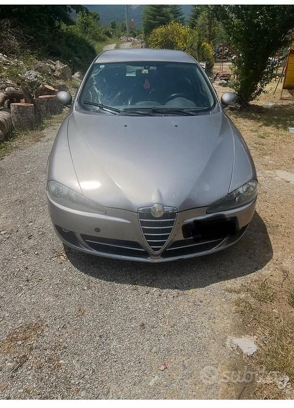 Usata Alfa Romeo 147 Distinctive 150 CV (110 kW) 2007 Grigio Utilitaria