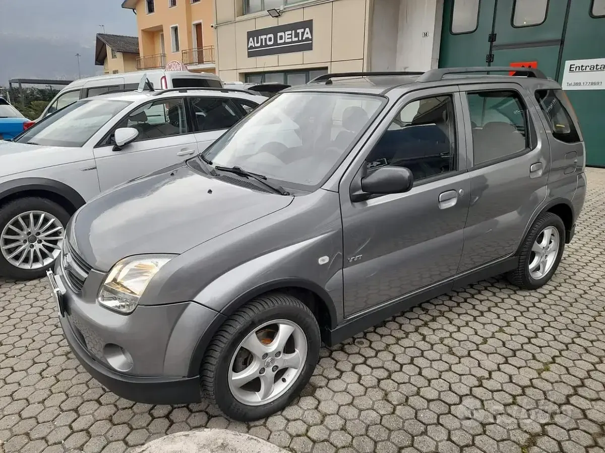 Usado Suzuki Ignis 99 CV (72 kW) 2005 Gris Utilitario